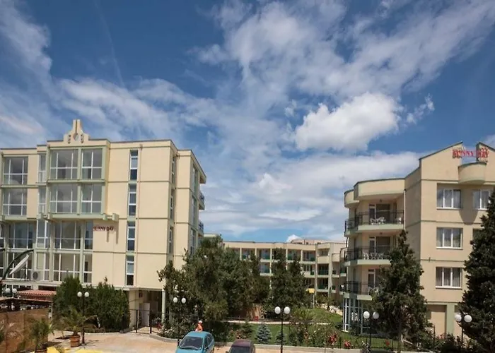 Sunny Day Club 酒店