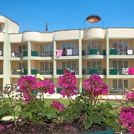 Sunny Day Club فندق 3*