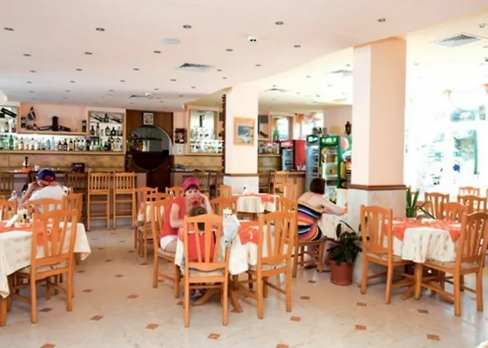 Sunny Day Club מלון